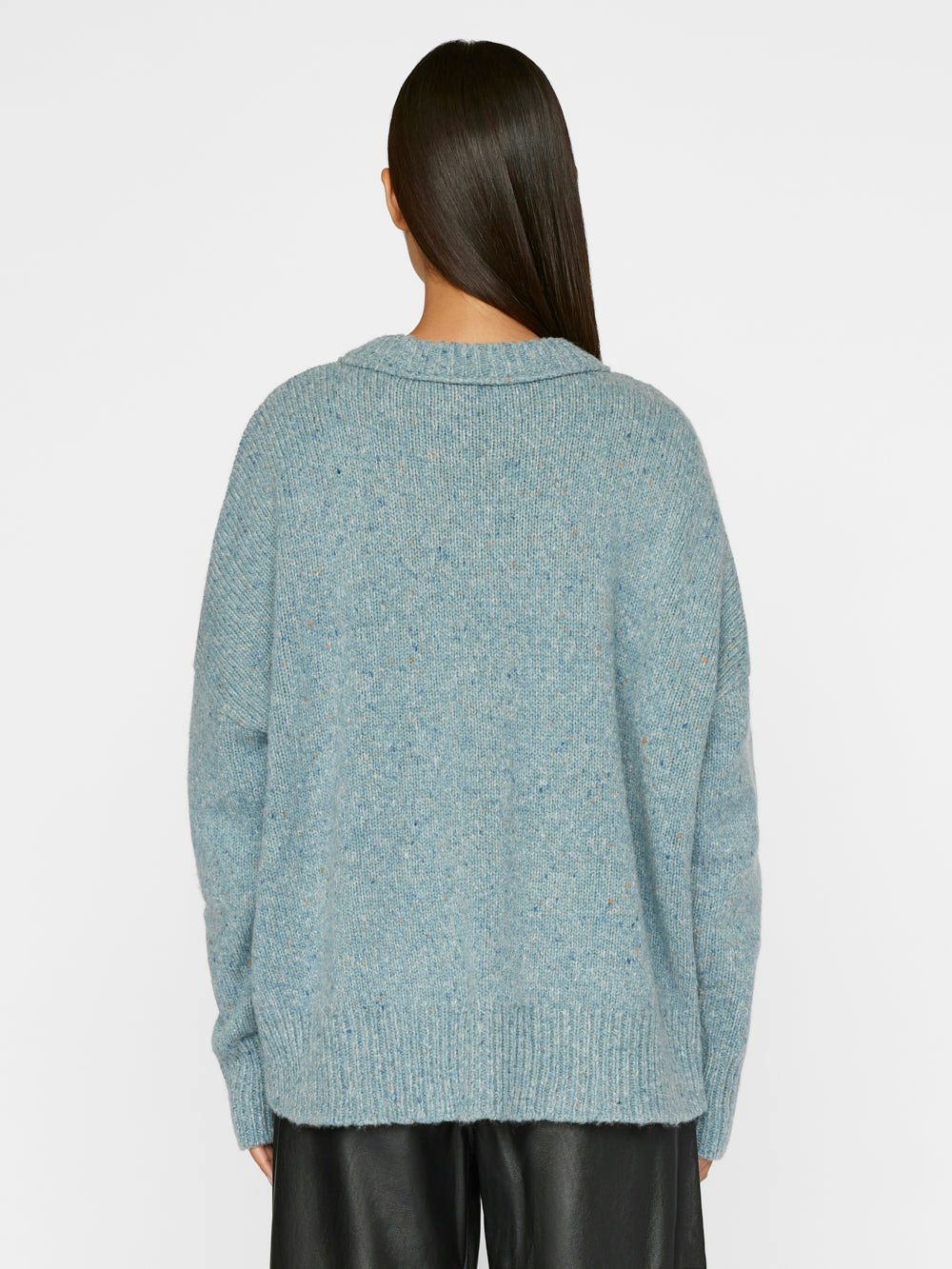 sweater back view alt:fit2